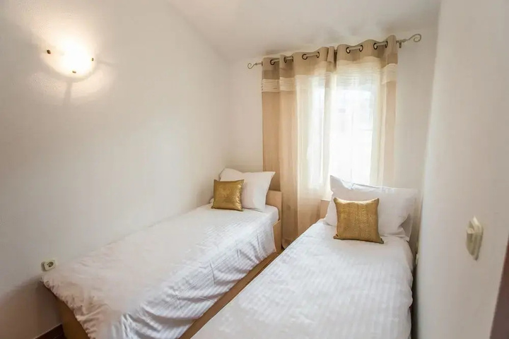 Room 5 of 17