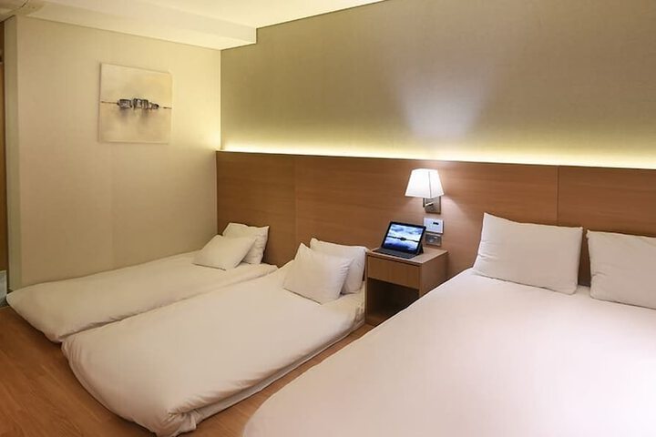 Room 27 of 69