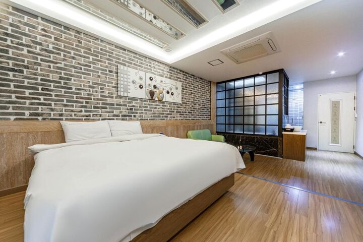 Room 7 of 29