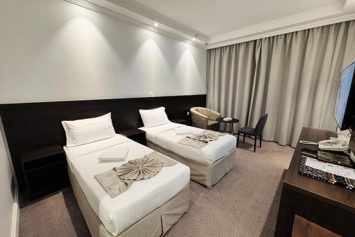 Room 32 of 39