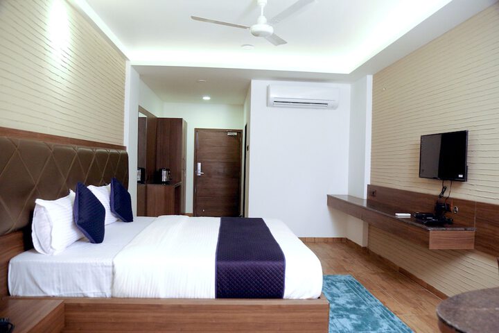 Room 10 of 13