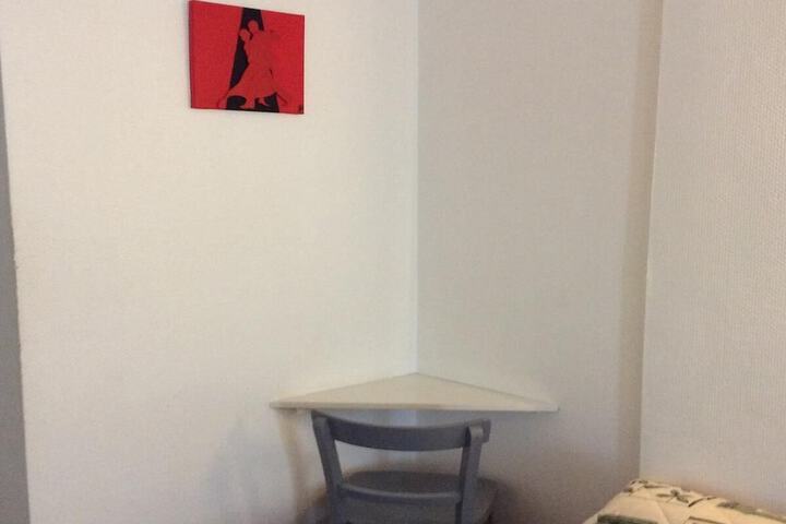 Room 21 of 35