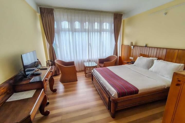 Room 5 of 17