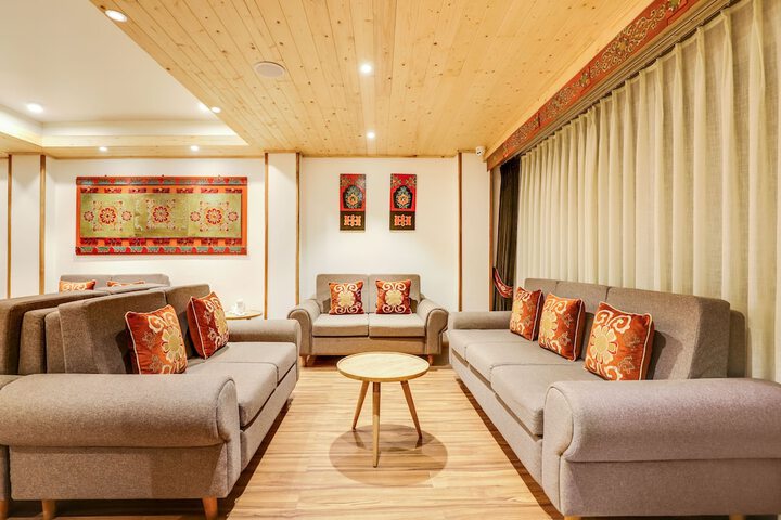 Guest Lobby