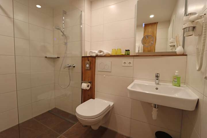 Room 70 of 121