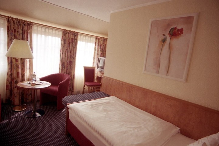 Room 10 of 34