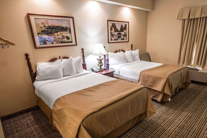 2 Double Beds (1 of 10)
