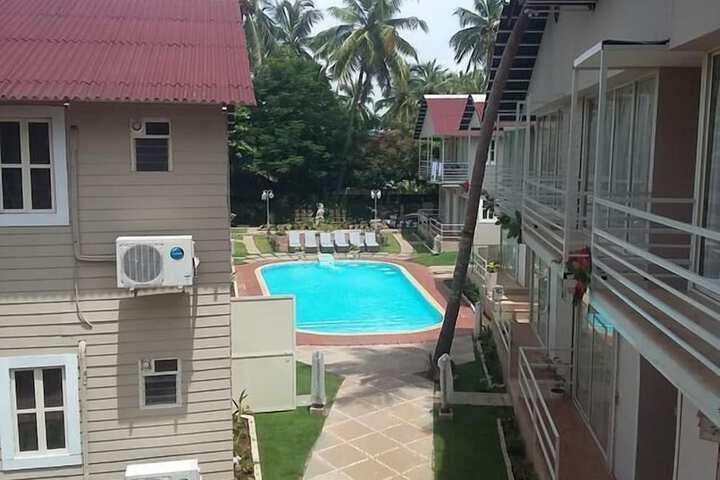Hotel Pool