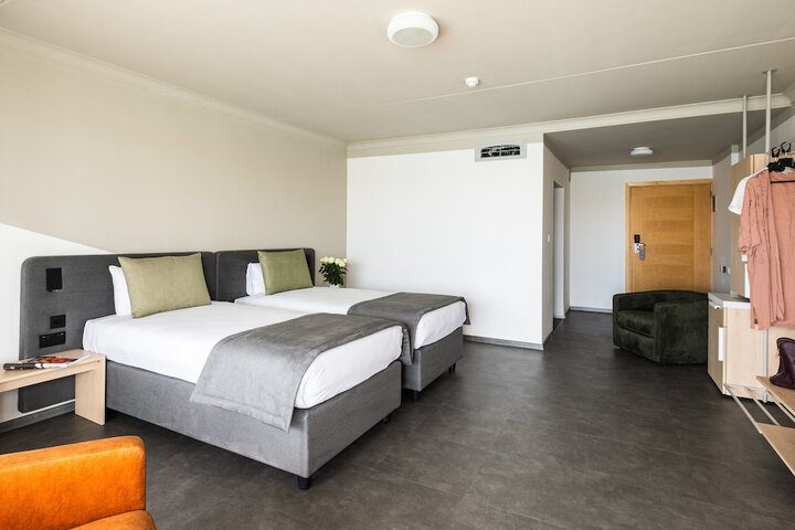 Room 18 of 113