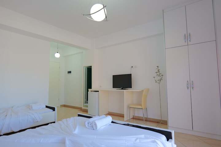 Room 2 of 67