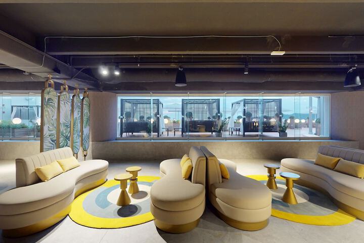 Lounge 189 of 271