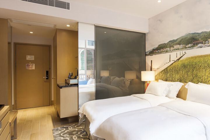 Room 15 of 37