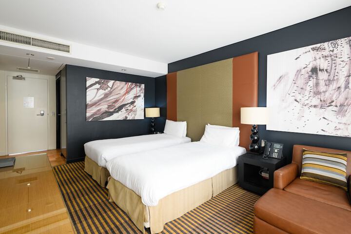 Room 10 of 37