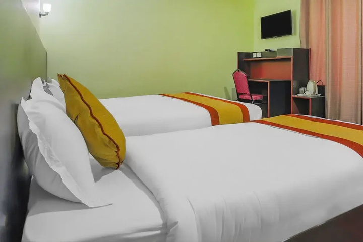 Room 4 of 12