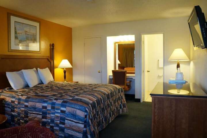 Room 4 of 16