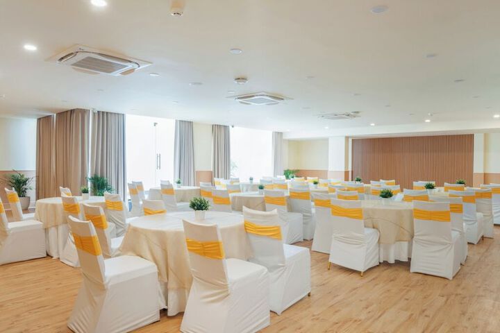 Ballroom/Hall 35 of 41