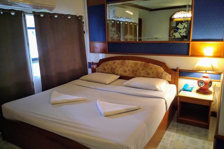 Room 29 of 147