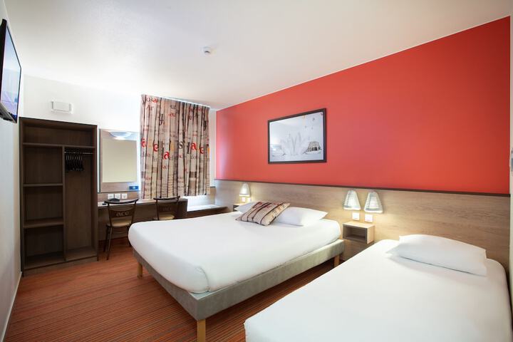 Room 9 of 30