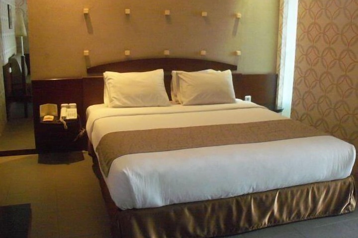 Room 9 of 36