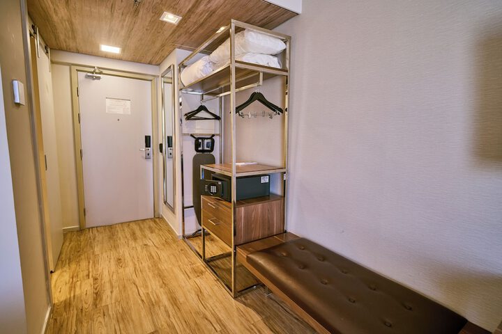 Room 29 of 102