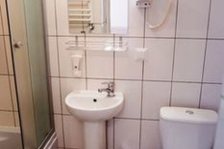 Room 5 of 62