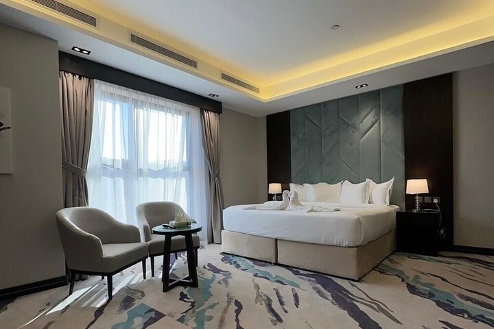 Room 12 of 28