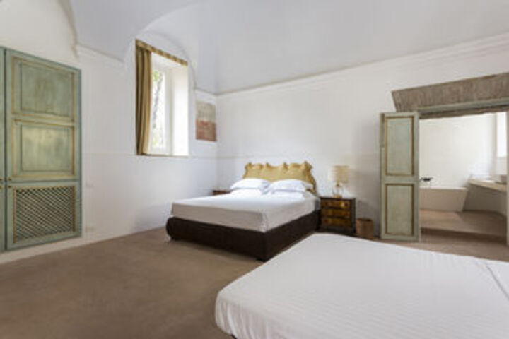 Room 33 of 121