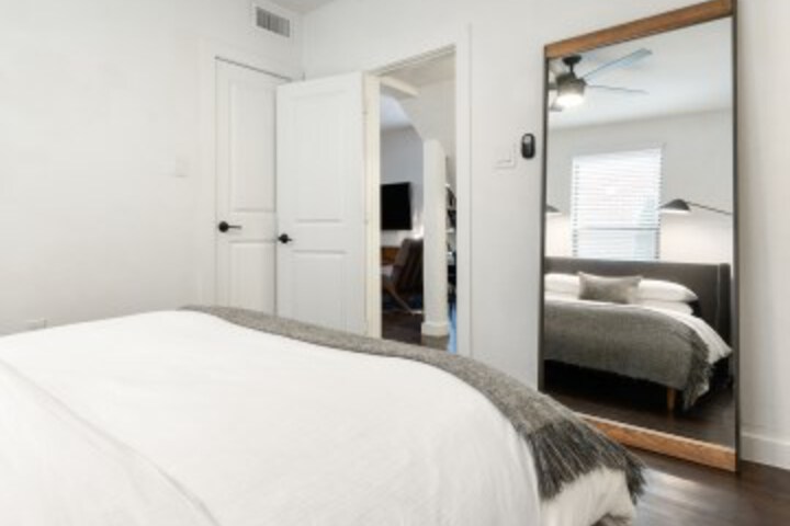 Room 52 of 73