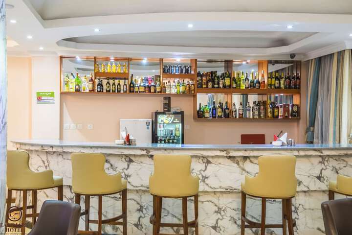 Lounge 42 of 56