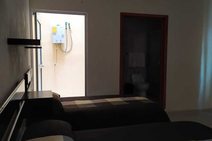 Room 7 of 18