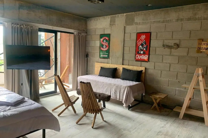 Room 4 of 19