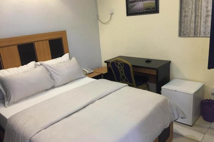 Room 17 of 34