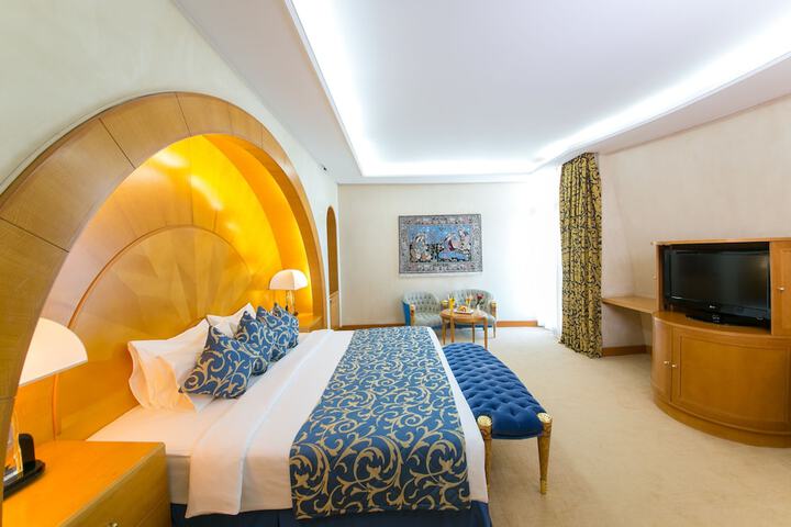 Room 16 of 87