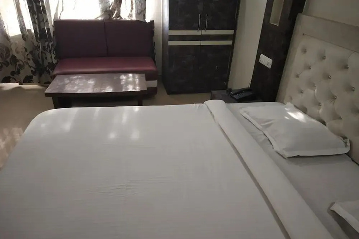 Room 5 of 13