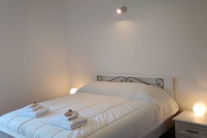 Room 4 of 37
