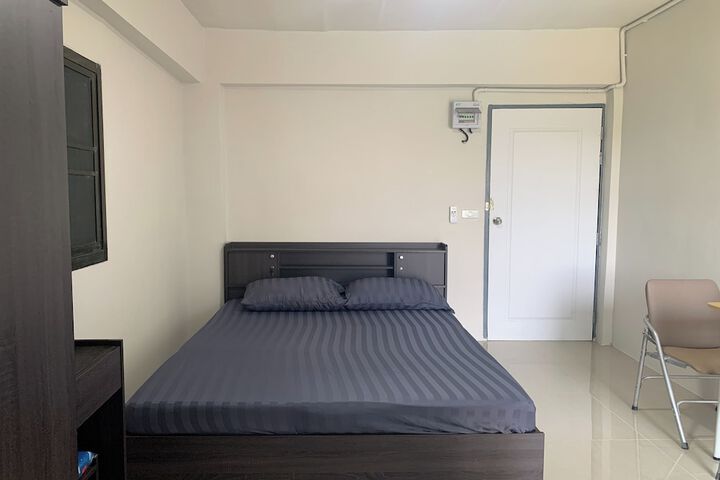 Room 4 of 16