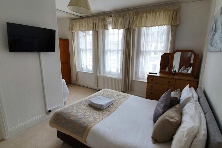 Room 5 of 40