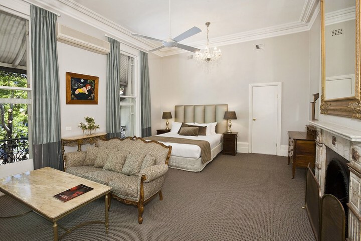 Room 11 of 88
