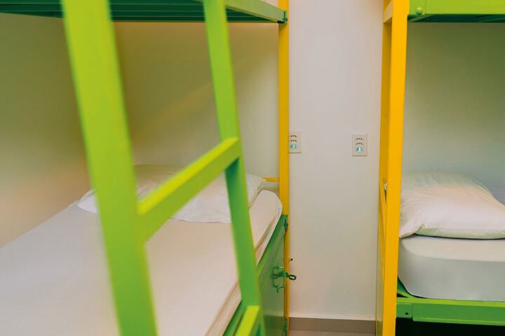 Room 7 of 32