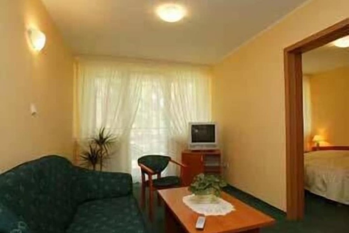 Room 9 of 26