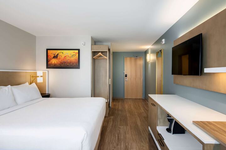 Room 12 of 34