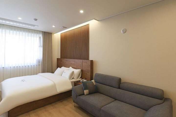 Room 5 of 92