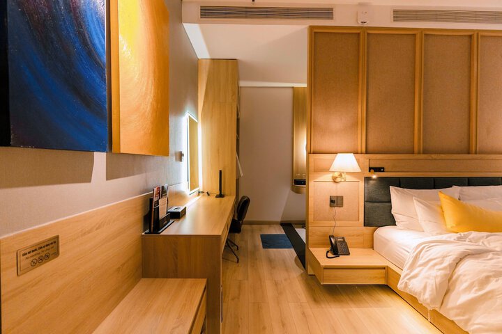 Room 33 of 74