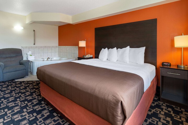 1 King Bed (9 of 21)