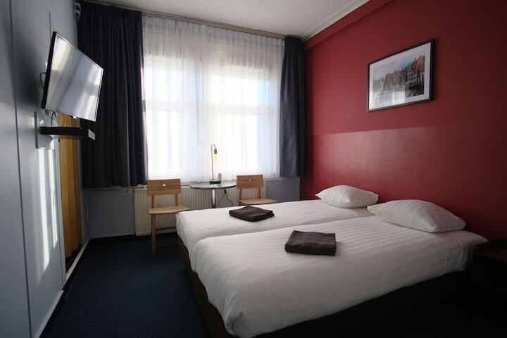 Room 53 of 82
