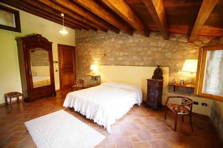 Room 3 of 27