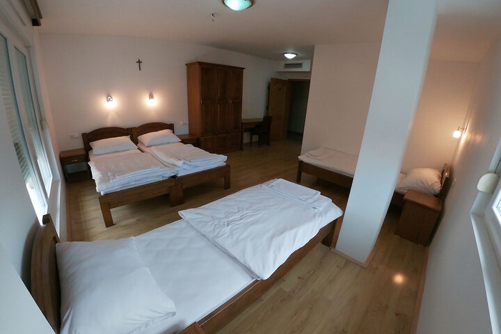 Room 27 of 60