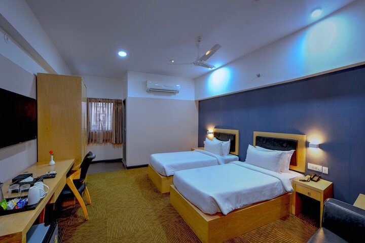 Room 8 of 33