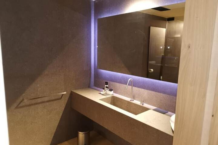Room 15 of 18