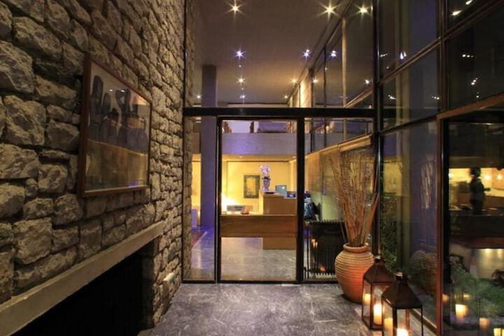 Entrance & Lobby